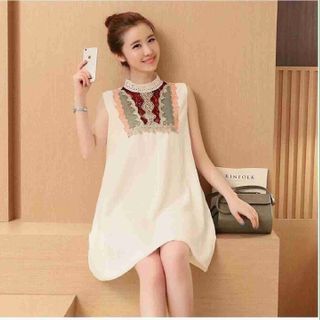 Đầm suông viền ren