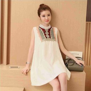 Đầm suông viền ren