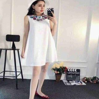 Đầm sát nách kết hoa