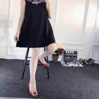 Đầm sát nách kết hoa
