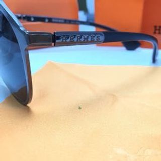 Kinh hermes nam trong polarised chong uv full box