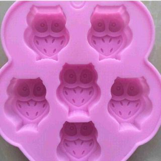 »»khuôn silicone 6 con cú mèo 
»»ms005 giá sỉ 25k/khuôn
»»dùng để chạy nước đáđổ thạch rau câu làm bánh đổ sôcôla kẹo dẻo 
»»kích thước khuôn 135cm x 112cm x 2cm
chất liệu silicone dẻo 
»»chịu nhiệt cao độ bền cao giá sỉ