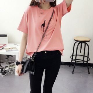 Att-3468 áo thun nữ màu hồng in hươu cao cổ