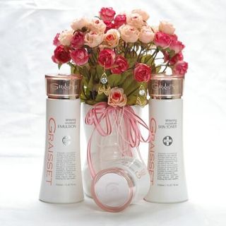 Kem làm trắng da dưỡng ẩm Graisset Whitening moisture Cream
