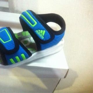 Sandal adidas trẻ em