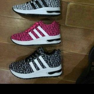 Giầy thể thao nữ