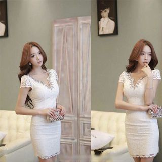 Đầm body ren cổ v đính đá sang trọng