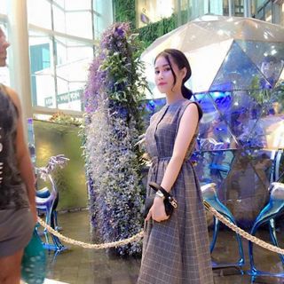 Đầm xòe caro cổ trụ kèm thắt lưng - f