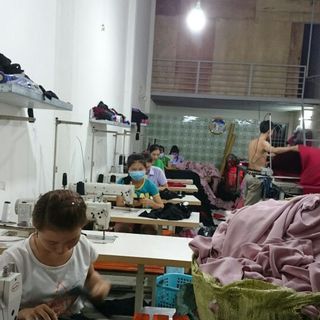 Xưởng đang cắt hàng