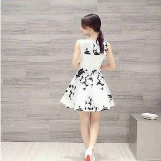 Đầm sát nách in hoa hồng