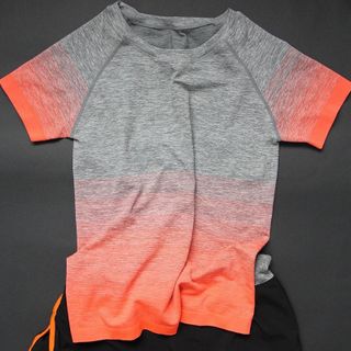 Áo tập dài vân màu
