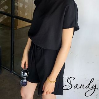 Jumpsuit ngắn phối ren sandy