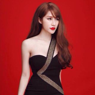 Đầm body thiết kế lệch vai họa tiết thổ cẩm