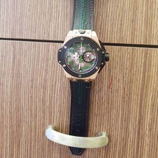 Hublot nam day da