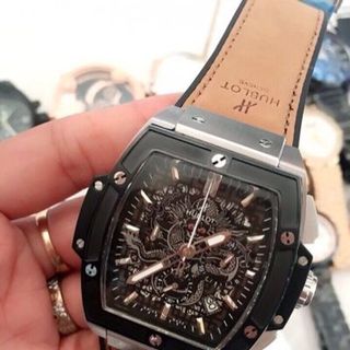 Hublot nam day da