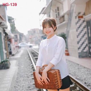 Sơ mi cổ trụ phối nút gỗ màu trắng