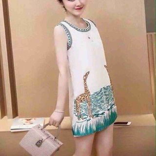 Đầm sát nách in hươu