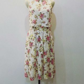Set áo croptop và chân váy topshop