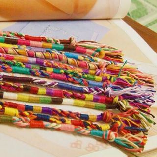 Lắc chân chỉ cuốn