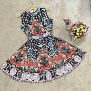 Đầm sát nách in thổ cẩm