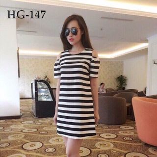 Đầm sọc ngang trễ vai