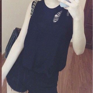 Áo len lưới rách sát nách