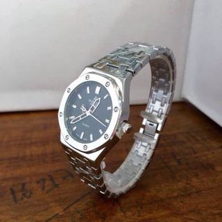 Hutblot nữ