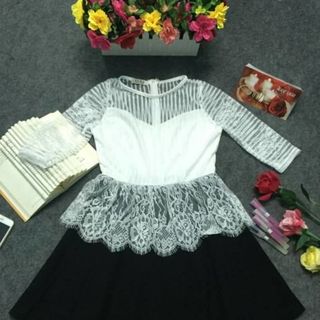 Đầm pelum tay lỡ ren