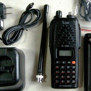 Bán bộ đàm icom ic-v82