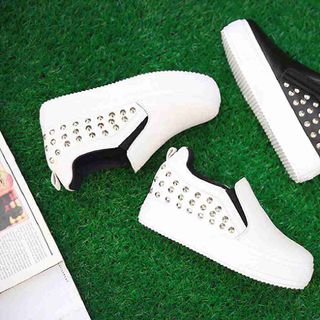 Giầy slip on đinh