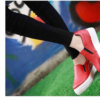 Giầy slip on đinh
