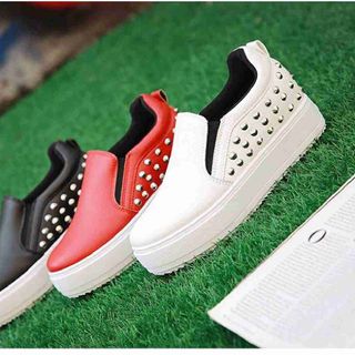 Giầy slip on đinh