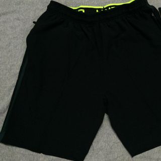 Quần under armour dù pha thun