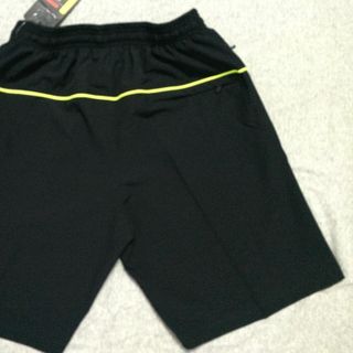 Quần under armour dù pha thun