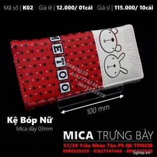 Kệ mica trưng bày bóp nữ
