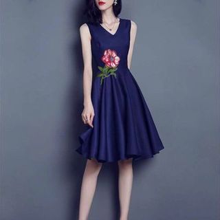 Đầm xoè sát nách thêu hoa