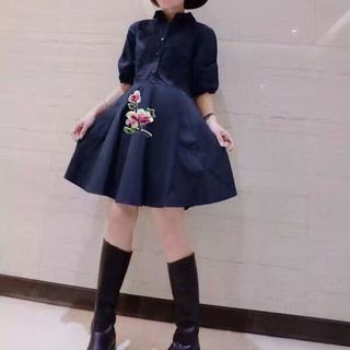 Đầm xòe thêu hoa