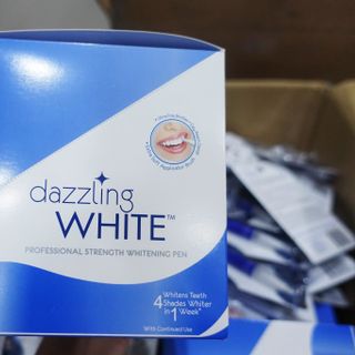 Bút tẩy trắng răng dazzling white mỹ