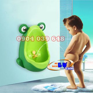 Bô tiểu đứng cho bé trai gắn tường hình ếch