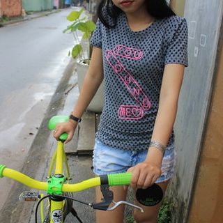 Áo nữ tay ngắn có họa tiết in