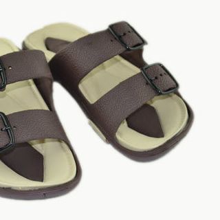 Giày dép pueva sản xuất tại xưởng giá cạnh tranh dữ dội