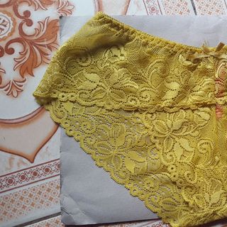 Quần lót ren hoa hồng