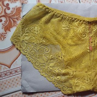 Quần lót ren hoa hồng