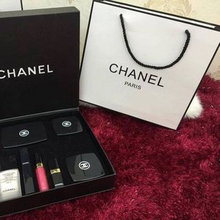 Bộ trang điểm chanel