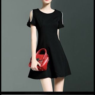Đầm xoè rớt vai kết đá