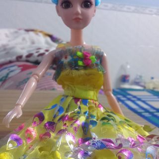Búp bê có khớp tóc màu
