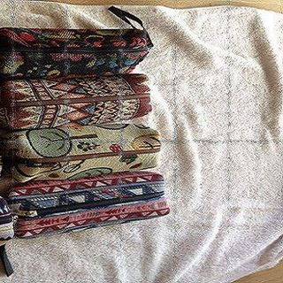 Hộp bút thổ cẩm