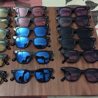 Kính chữ v nhỏ màu hàn quốc
