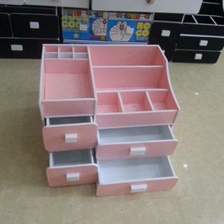 Key kệ mỹ phẩm