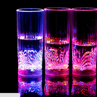 Ly thần kỳ tự phát sáng đèn led khi đổ nước vào giá sỉ​